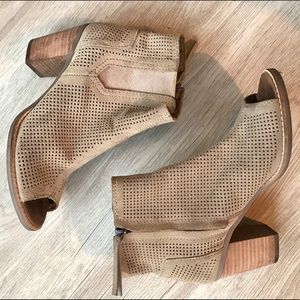 TOMS MAJORCA PEEP-TOE BOOTIE-STUCCO 6M